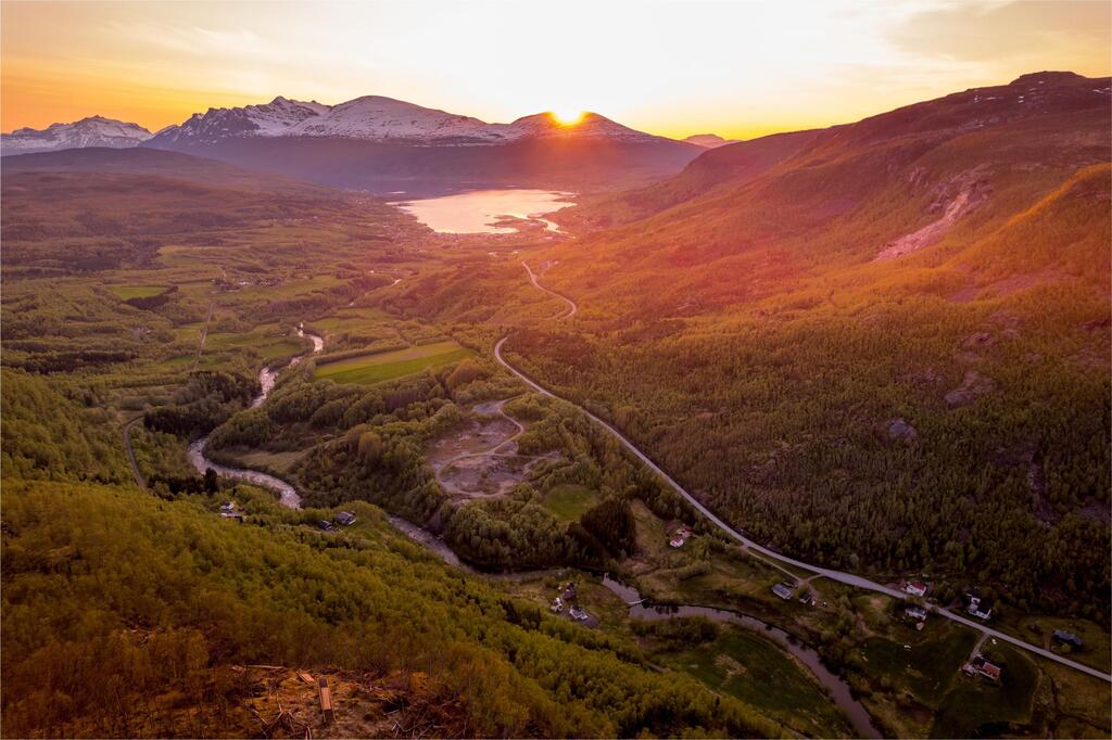 Midnight Sun Hiking Steps